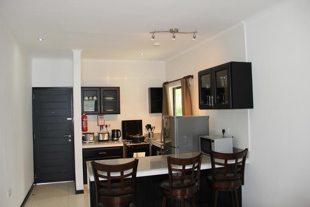 Surfers Cove Apartments Bel Ombre Exterior photo